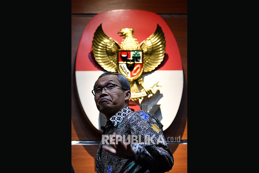Wakil Ketua KPK Alexander Marwata meninggalkan ruangan seusai konferensi pers di kantor KPK, Jakarta, Rabu (18/9/2019).