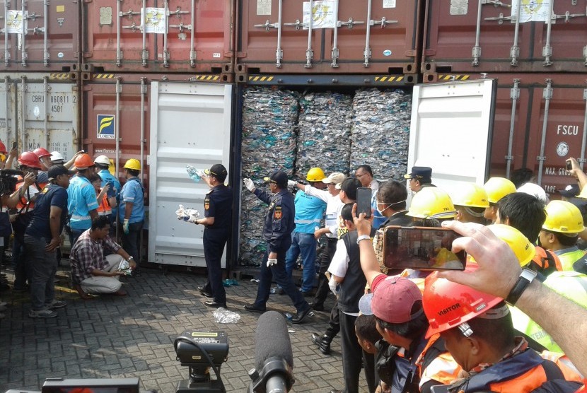 Bea Cukai dan KLHK, kembalikan impor limbah ke Negara Asal