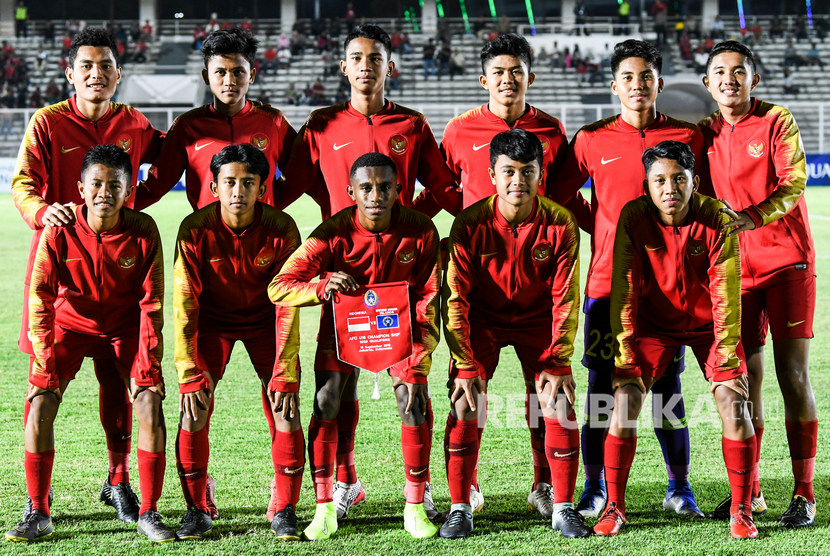Pemain Timnas Indonesia U-16 berfoto bersama sebelum pertandingan melawan Timnas Kepulauan Mariana Utara U-16 pada laga kualifikasi Piala AFC U-16 2020 di Stadion Madya, Jakarta, Rabu (18/9/2019).