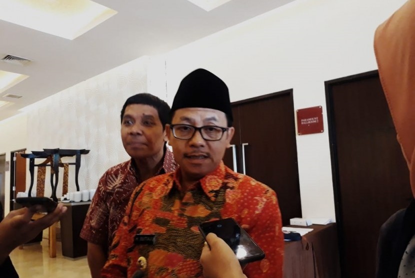 Walikota Malang, Sutiaji saat memberikan keterangan kepada wartawan di Hotel Atria, Kota Malang, Kamis (19/9). 