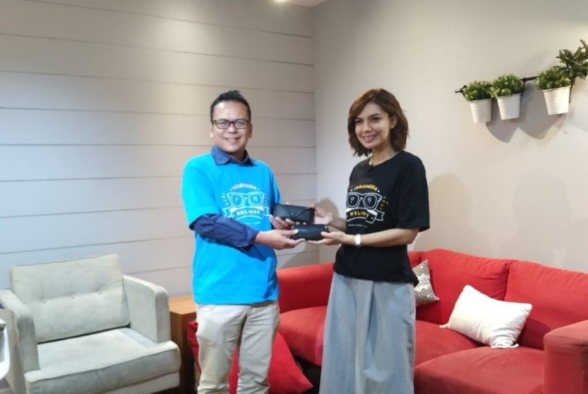 Najwa Shihab donasikan dua kacamata kesayangan sebagai bukti mendukung  program Dompet Dhuafa, #IndonesiaMelihat