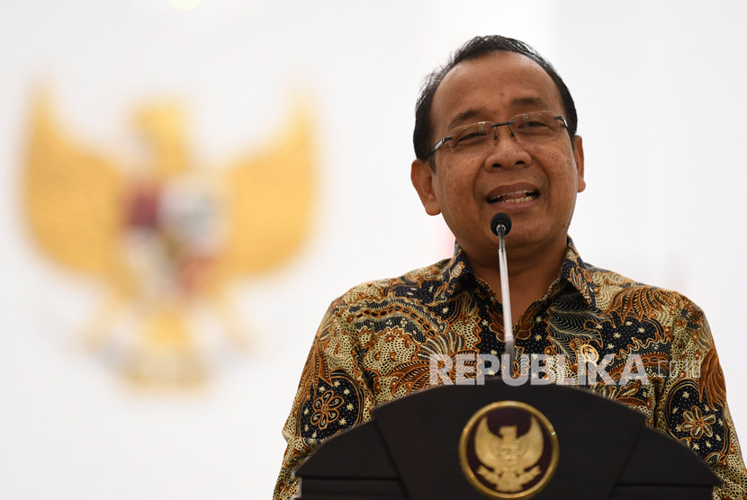 Mensesneg Pratikno mengumumkan penunjukan Pelaksana Tugas (Plt) Menpora di Istana Bogor, Jawa Barat, Jumat (20/9/2019). 