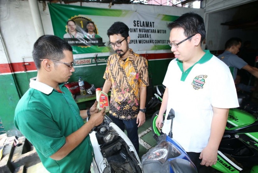 Salah satu tim pemenang Castrol Super Mechanic Contest 2018,