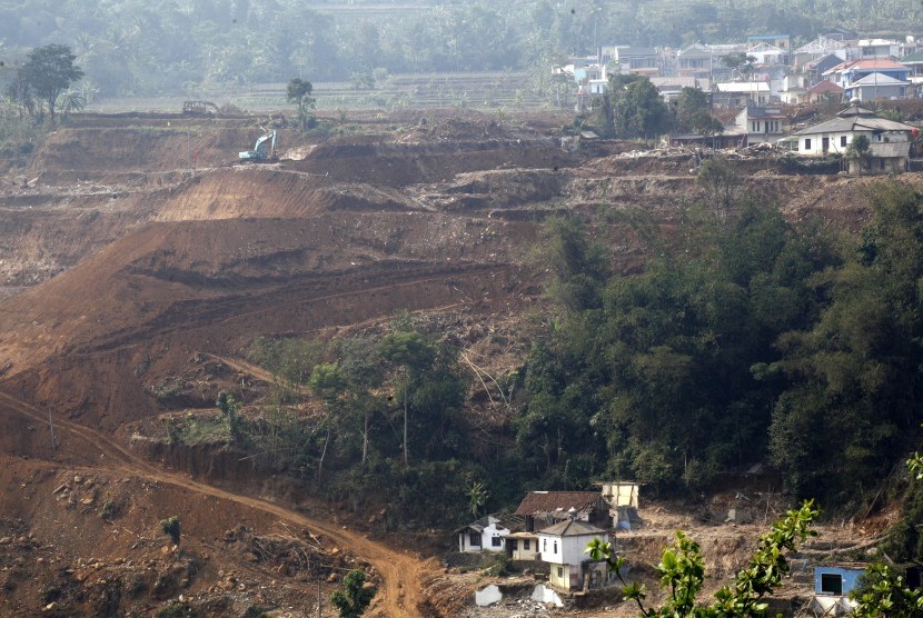 Pemandangan Bendungan Ciawi dan Sukamahi yang sedang dibangun di Ciawi, Bogor, Jawa Barat, Senin (23/9/2019).