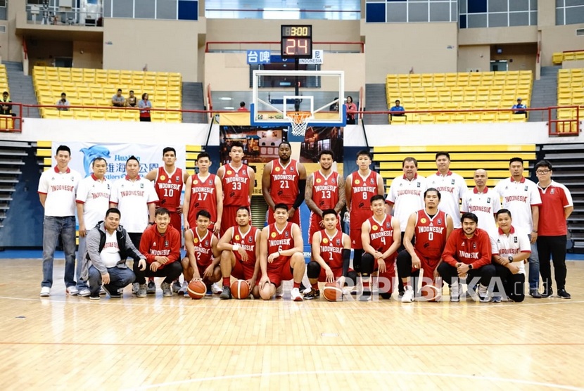 Timnas Basket Putra Indonesia meraih kemenangan perdana di ajang Hualien Internasional Tournament di Taiwan. Tim asuhan Rajko Toroman menang 82-69 atas Taiwan Beer, Selasa (24/9) di Taiwan. 