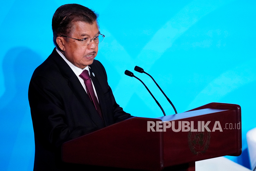 Wakil Presiden RI periode 2004-2009 dan 2014-2019, M Jusuf Kalla menjadi pembicara utama di acara Makassar Leadership Summit 2023.