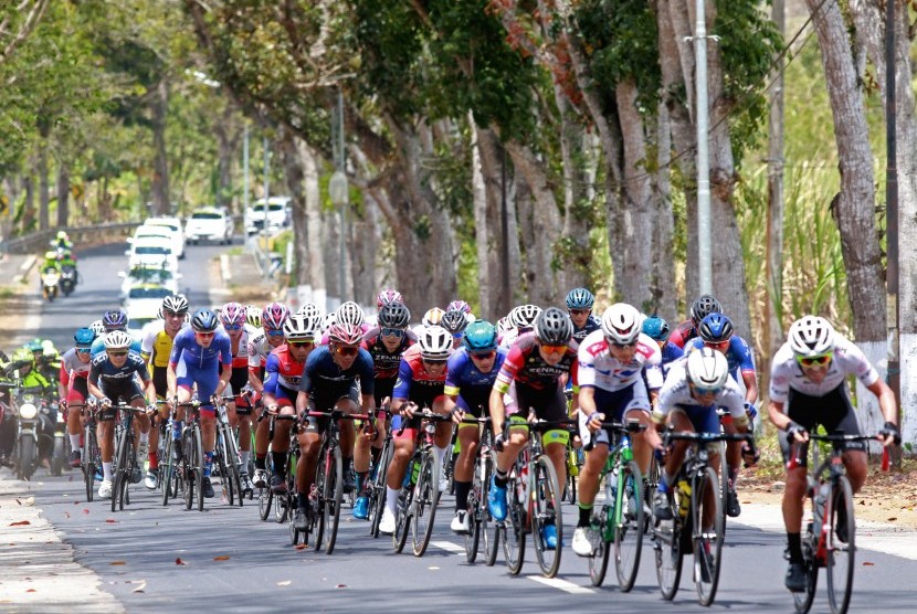 (ILUSTRASI) Para peserta kejuaraan balap sepeda International Tour de Banyuwangi Ijen.