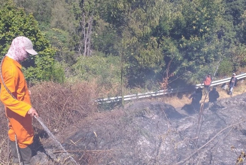 Kebakaran di jalur pendakian Gunung Semeru terus meluas pada Rabu (25/9).