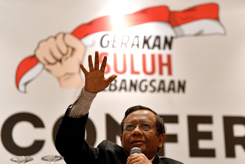 Ketua Umum Gerakan Suluh Kebangsaan Mahfud MD menyampaikan konferensi pers Membaca Indonesia Tahun 2024 di Jakarta, Rabu (25/9/2019).