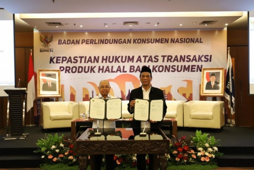  BPJPH dan BPKN menandatangani MoU kerjasama perihal  penyelenggaraan jaminan produk halal
