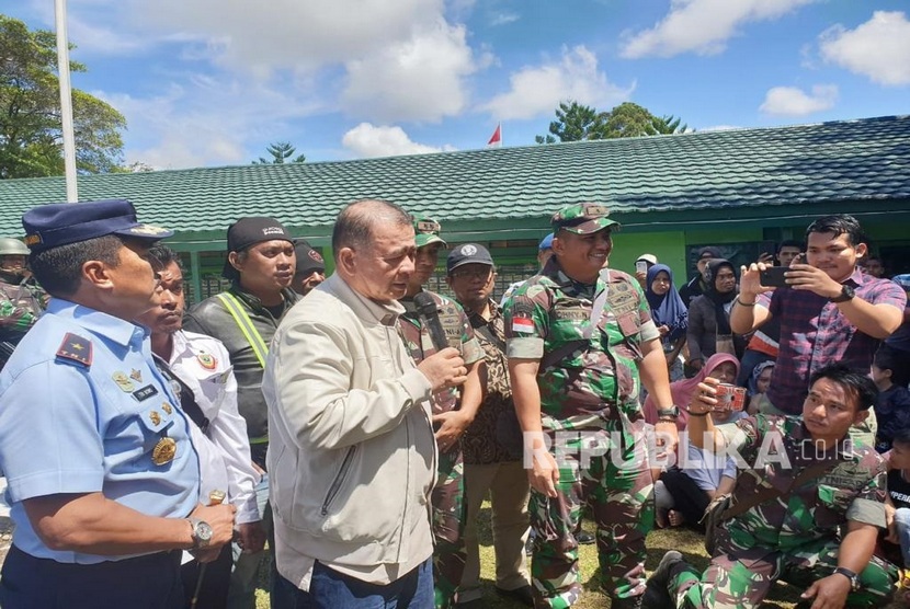 Wakil Gubernur Sumbar Nasrul Abit saat menemui ratusan warga perantau di Makodim  Wamena, Ahad (29/9)