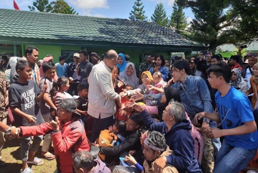 Wakil Gubernur Sumbar Nasrul Abit saat menemui ratusan warga perantau di Makodim  Wamena, Ahad (29/9) .