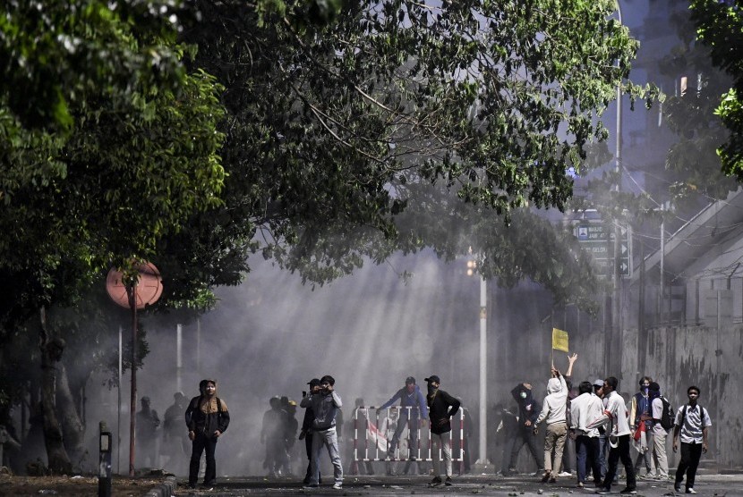 Demonstrasi pelajar SMK dan mahasiswa di belakang gedung MPR/DPR, Jalan Tentara Pelajar, Jakarta, Senin (30/9/2019). Luthfi Alfiandi menjadi salah satu pelajar yang ditangkap karena dianggap melakukan kerusuhan dalam aksi bertemakan Reformasi Dikorupsi itu.