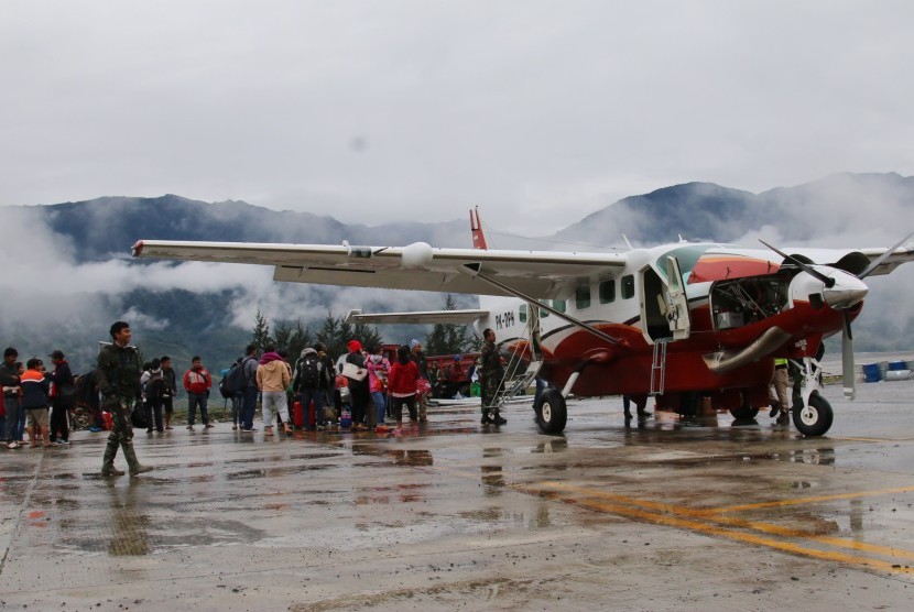  Bandara Ilaga, Kabupaten Puncak, Papua, ditutup sementara guna menghidari penyebaran Covid-19.. 