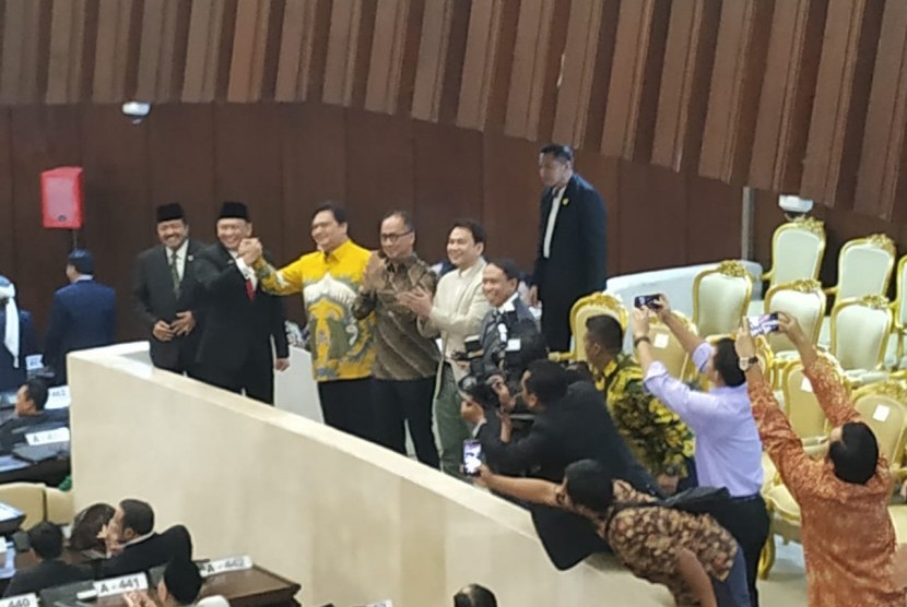 Suasana pemilihan ketua MPR di Kompleks Parlemen, Senayan, Jakarta, Kamis (3/10). 