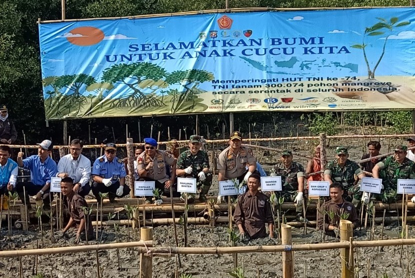 Pangkalan TNI AL (Lanal) Banten melakukan tanam pohon. (ilustrasi)