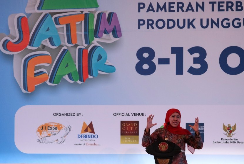 Gubernur Jawa Timur Khofifah Indar Parawansa memberikan sambutan pada Jatim Fair