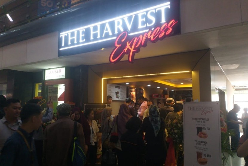 Outlet The Harvest Express resmi dibuka di Stasiun Gambir, Rabu (9/10). The Harvest Express hadir dengan konsep Grab to Go.