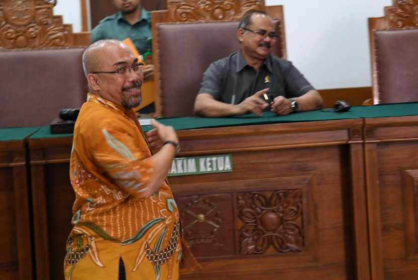 Azas Tigor Nainggolan (kiri). Legislator PSI memuji Pj Gubernur Heru Budi menunjuk Azas Tigor jadi Komisaris LRT.