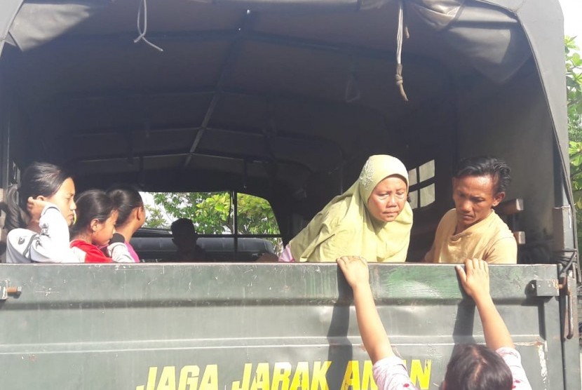 Suasana pengungsi di Sentani, Jayapura, Rabu (9/10).