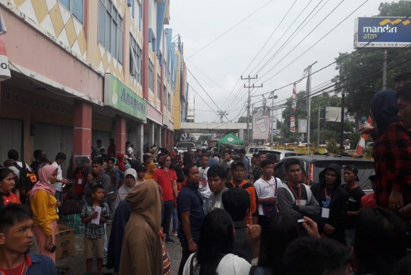 Suasana pengungsi di Sentani, Jayapura, Rabu (9/10).