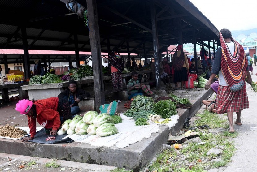 Sejumlah pedagang berjualan di Pasar Tradisional Tolikelek, Kota Wamena, Kabupaten Jayawijaya, Papua (ilustrasi)