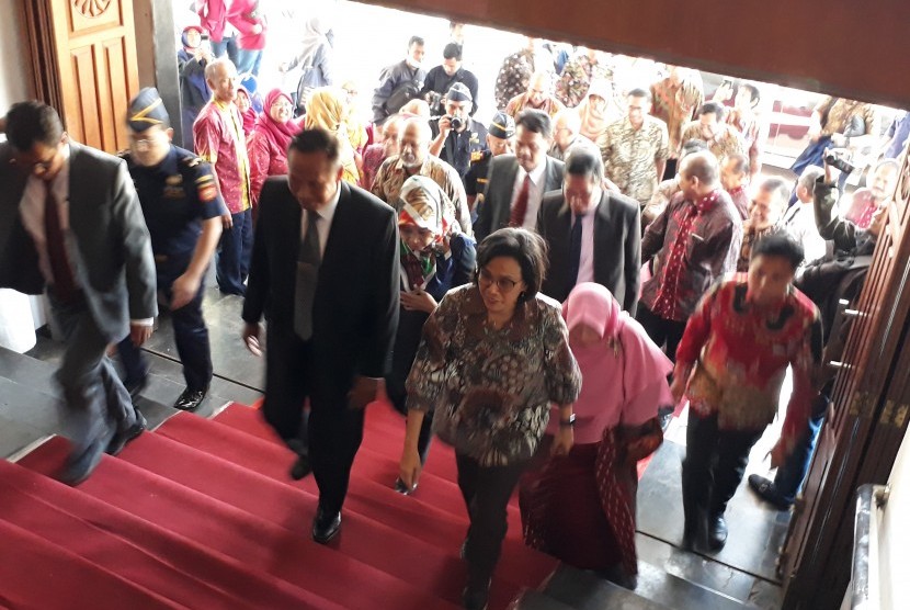 Universitas Muhammadiyah Malang (UMM) menghadirkan Menteri Keuangan  (Menkeu) RI, Sri Mulyani sebagai pembicara dalam kegiatan orasi ilmiah di  Hall Dome UMM, Malang, Kamis (10/10). 