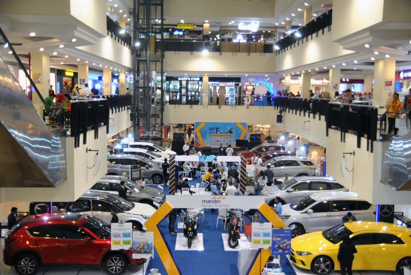 Suasana pameran mobil (Ilustrasi)