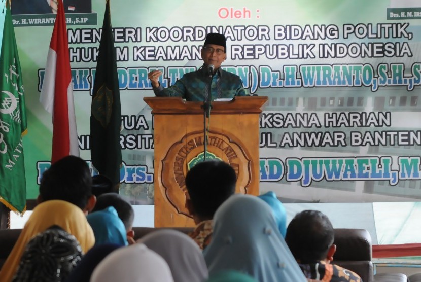 Menkopolhukam Wiranto memberikan kuliah umum kepada mahasiswa baru di Universitas Matlha'ul Anwar, Pandeglang, Banten, Kamis (10/10/2019). 