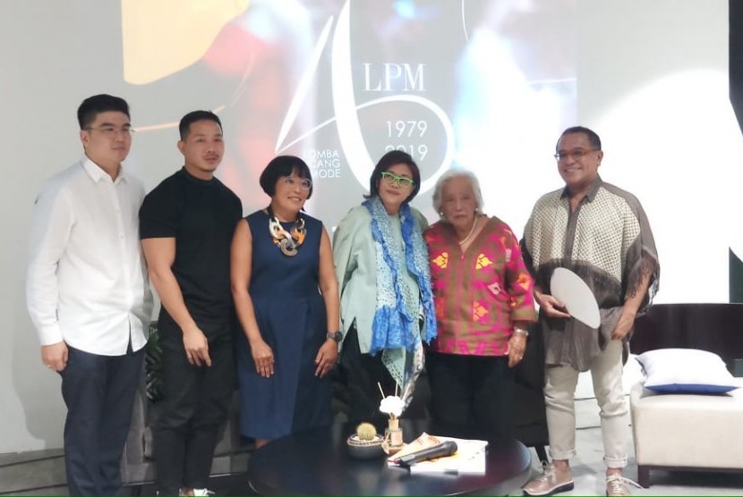 Jakarta Fashion Week (JFW) 2020 diundur pelaksanaannya. Seharusnya dimulai 19 Oktober 2019, diundur menjadi 22 Oktober 2019.