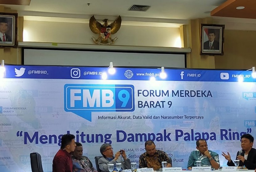 Acara Forum Merdeka Barat 'Menghitung Dampak Palapa Ring' di Ruang Serba Guna, Gedung Utama Kementerian Komunikasi dan Informatika (Kemkominfo) Jakarta, Selasa(15/10).