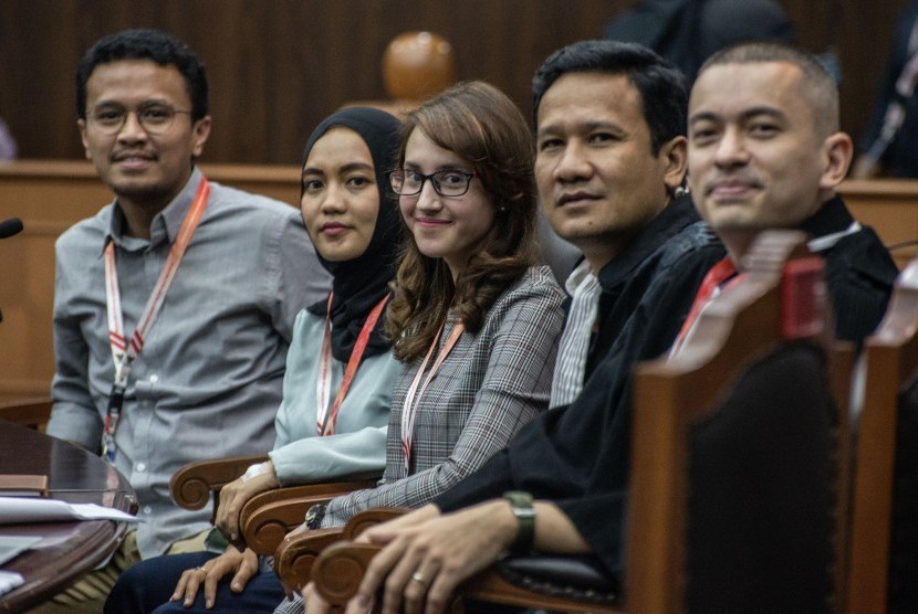 Faldo Maldini (kiri) bersama politikus muda lainnya yang tergabung di Partai Solidaritas Indonesia (PSI).