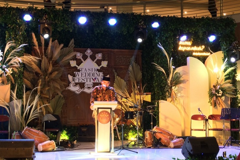 Wali Kota Tasikmalaya Budi Budiman membuka kegiaan Tasik Wedding  Festival di Asia Plaza, Jumat (18/10). 