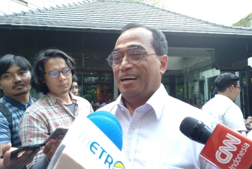Menteri Perhubungan Budi Karya Sumadi di kawasan Menteng, Jakarta, Sabtu (19/10) menceritakan rencananya jika tak lagi menjabat sebagai menteri pada masa pemerintahan baru Presiden Joko Widodo.