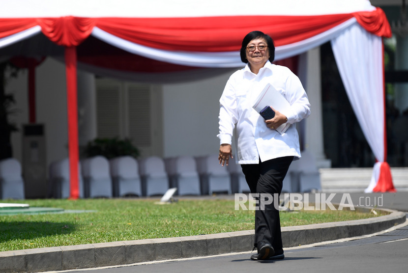 Politisi partai Nasdem yang juga mantan Menteri Kehutanan dan Lingkungan Hidup Siti Nurbaya tiba di Kompleks Istana Kepresidenan di Jakarta, Selasa (22/10/2019).