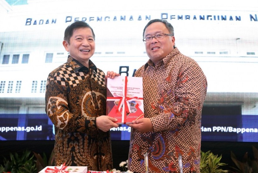 Proses Serah Terima Jabatan Menteri PPN/Kepala Bappenas dari Menteri  PPN/Kepala Bappenas Periode 2016-2019 Bambang Brodjonegoro kepada Suharso  dilakukan di Gedung Bappenas, Rabu (23/10). 