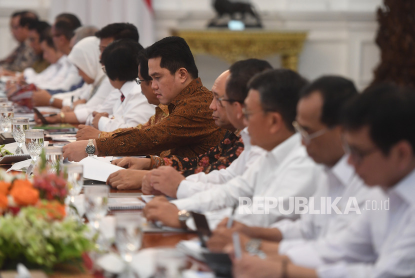 Sejumlah menteri kabinet indonesia maju mengikuti sidang kabinet paripurna di Istana Merdeka, Jakarta, Kamis (24/10/2019).