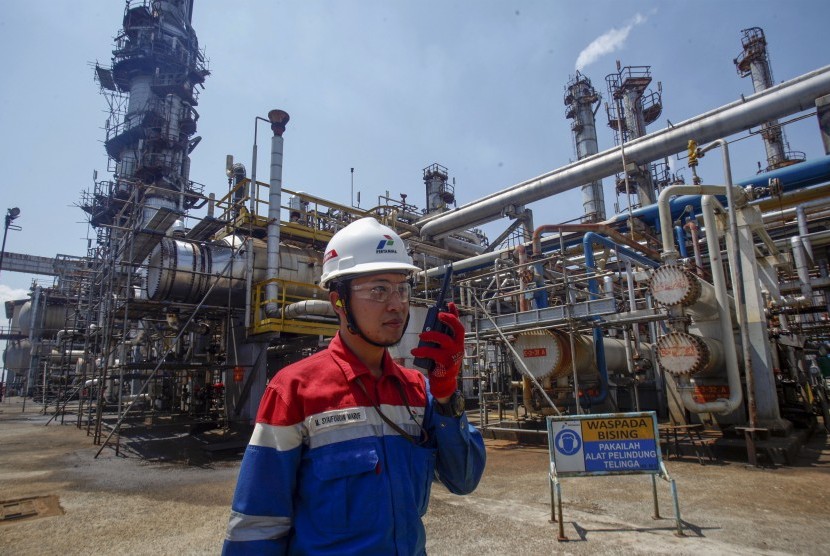 Kinerja hulu minyak dan gas bumi (migas) menunjukkan perkembangan positif melalui tercapainya capaian lifting (produksi siap jual) migas di kuartal III 2020. Berdasarkan laporan Satuan Kerja Khusus Pelaksana Kegiatan Usaha Migas (SKK Migas), realisiasi lifting minyak Indonesia mencapai 100,2 persen atau 706,2 ribu barel minyak per hari (BOPD) dari target Anggaran Pendapatan dan Belanja Negara Perubahan (APBN-P) sebesar 705 BOPD.