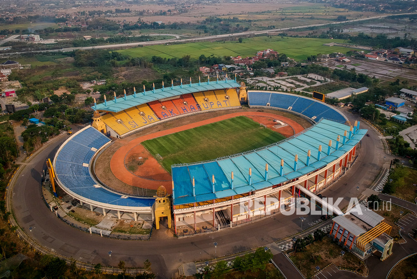 Foto udara Stadion Si Jalak Harupat di Soreang, Kabupaten Bandung, Jawa Barat. Si Jalak Harupat tak terpilih FIFA di antara enam stadion untuk Piala Dunia U-20 pada 2021.