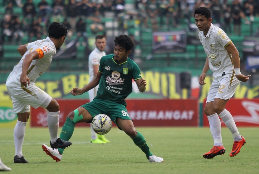 Laga Persebaya vs PSS Sleman di Liga 1 2019. Persebaya akan tampil pada pertandingan pembuka Piala Gubernur Jawa Timur.