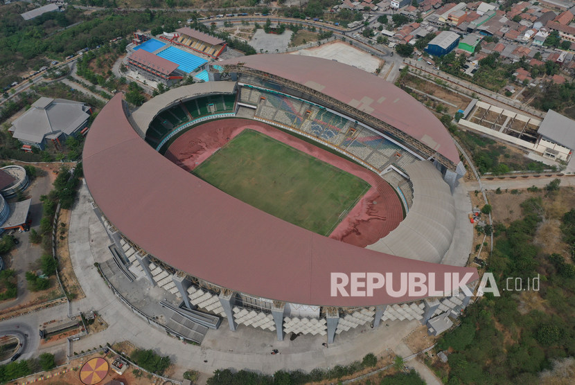 Foto udara Kompleks olahraga Wibawa Mukti di Cikarang, Bekasi, Jawa Barat.