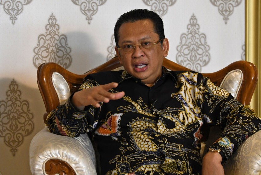 Ketua Majelis Permusyawaratan Rakyat (MPR) Bambang Soesatyo berbicara dalam wawancara khusus untuk Kantor Berita Antara di kompleks Parlemen, Jakarta, Selasa (29/10/2019).