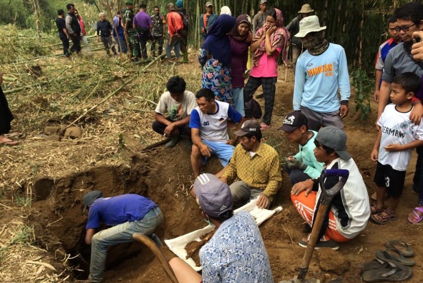 Badan Penanggulangan Bencana Daerah (BPBD) Cianjur, Jawa Barat, mencatat pergerakan tanah kembali terjadi di Kampung Bojongkasih, Desa Sindangsari, Kecamatan Kadupandak (Ilustrasi pergerakan tanah)