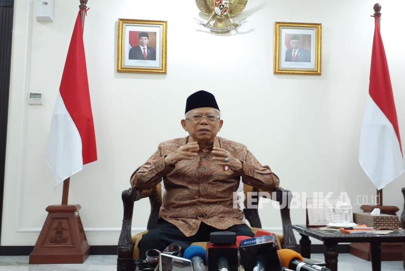 Wakil Presiden Ma'ruf Amin saat diwawancarai wartawan di Kantor Wakil Presiden, Jakarta, Jumat (1/11).