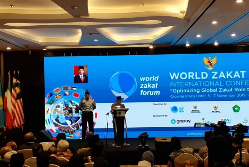 Wakil Presiden Ma'ruf Amin saat membuka World Zakat Forum International Conference 2019 di Bandung, Selasa (5/11).