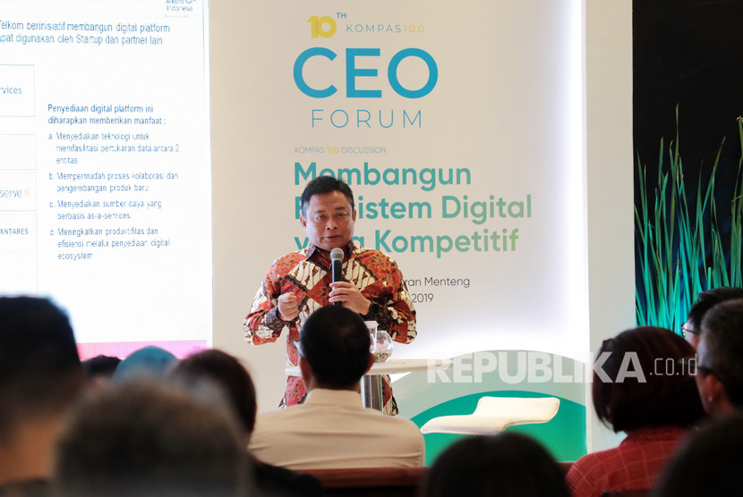 Direktur Utama Telkom Indonesia Ririek Adriansyah. Telkom, tutur Ririek melakukan antisipasi terhadap perkembangan industri yang disruptive saat ini melalui pengembangan 3 perspektif domain bisnis digital, yaitu digital connectivity, digital platform, dan digital service. 