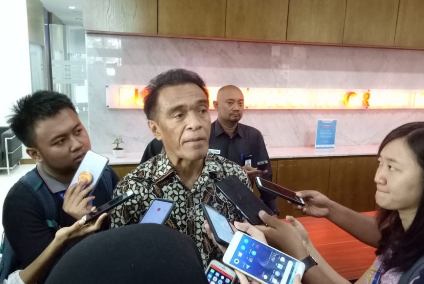 Anggota Ombudsman RI, Laode Ida saat memberikan keterangan terkait pengawasan penerimaan CPNS tahun 2019, di Gedung Ombudsman RI, Jalan Rasuna Said, Jakarta Selatan, Rabu (6/11).