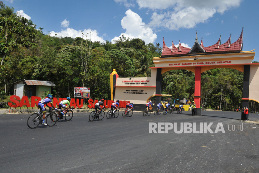 Tour de Singkarak (TdS) 2019 di perbatasan Kabupaten Solok dengan Solok Selatan, Sumatra Barat. TdS akan kembali digelar pada September 2021.