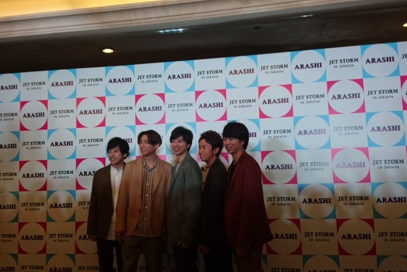 Grup musik ternama asal Jepang, Arashi, sudah meramaikan industri musik dunia selama 20 tahun.