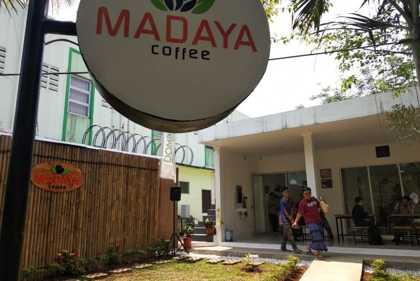Dompet Dhuafa meluncurkan rumah kopi Madaya di Zona Madina, Parung, Bogor, Ahad (10/11). 